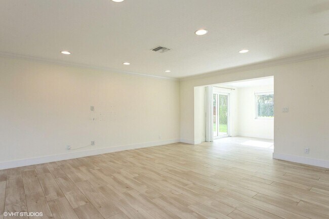 Building Photo - 1615 Venus Ave