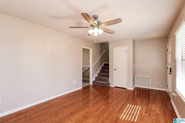 Foto del edificio - 2002 Tallwoods Ln