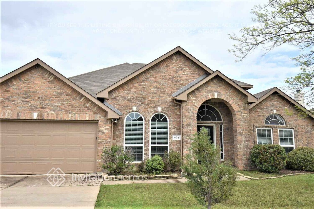 Foto principal - 505 Lakeview Cir