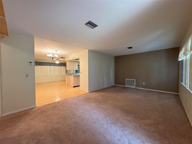 Building Photo - 1050 Bloomfield Dr
