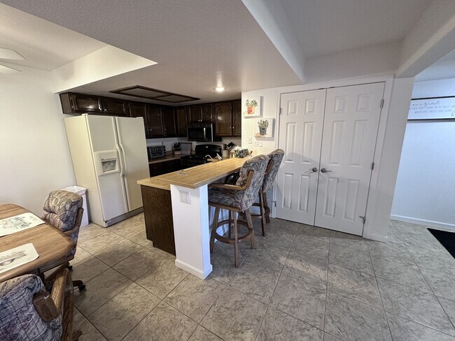 Foto del edificio - 441 Moser Ave