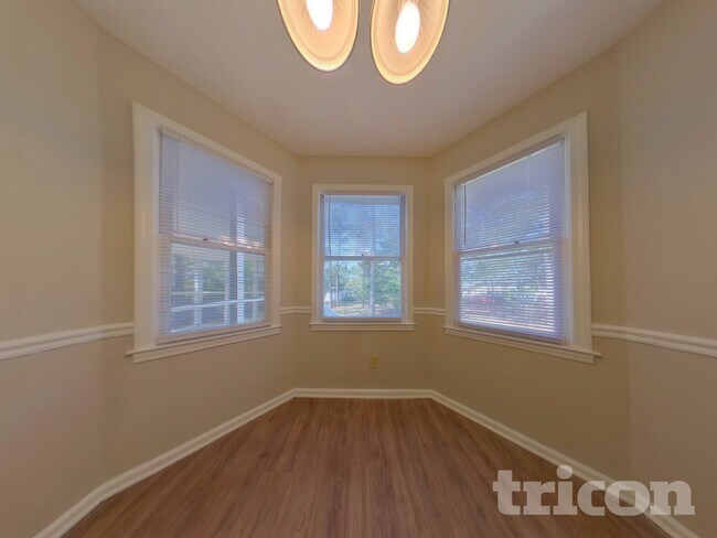Foto del edificio - 529 Ferncliffe Rd