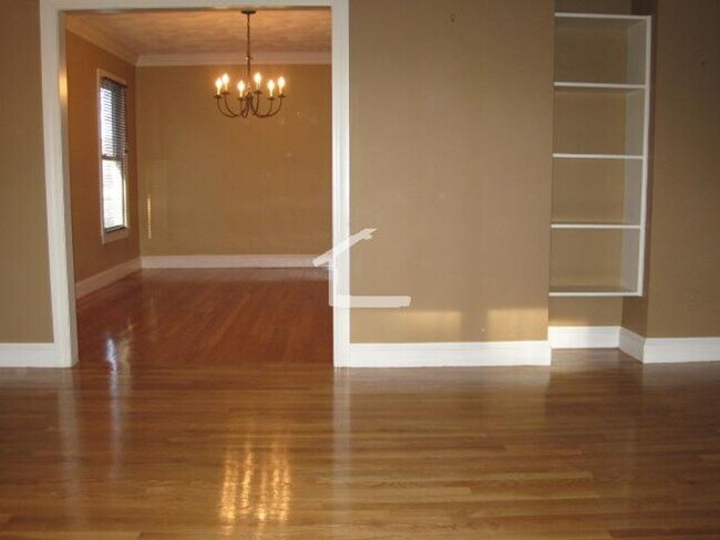 Building Photo - 5 bed 4.5 - Brookline - Available 7/1  (in...