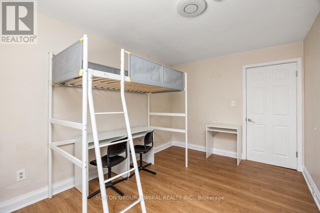 Building Photo - 227 Regent St