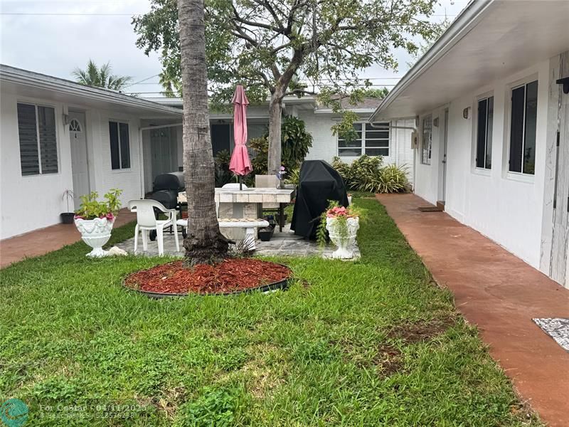 Foto principal - 823 NE 10th St
