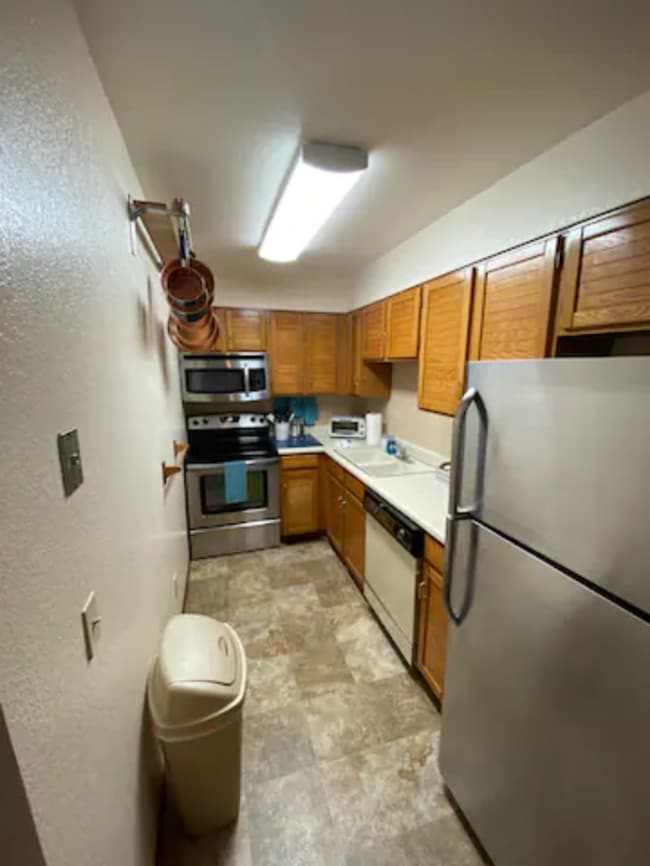 Building Photo - Villa Circle #899