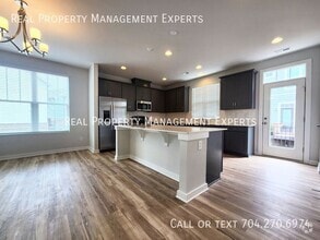Building Photo - 2236 Noble Townes Wy
