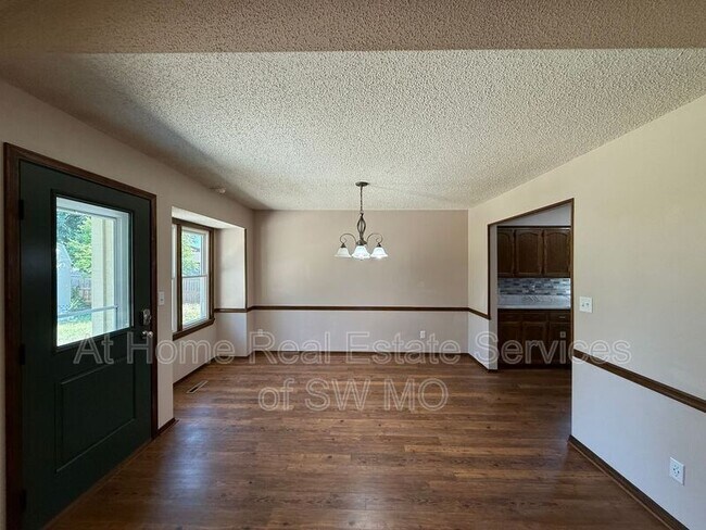 Building Photo - 2615 W Sexton Dr