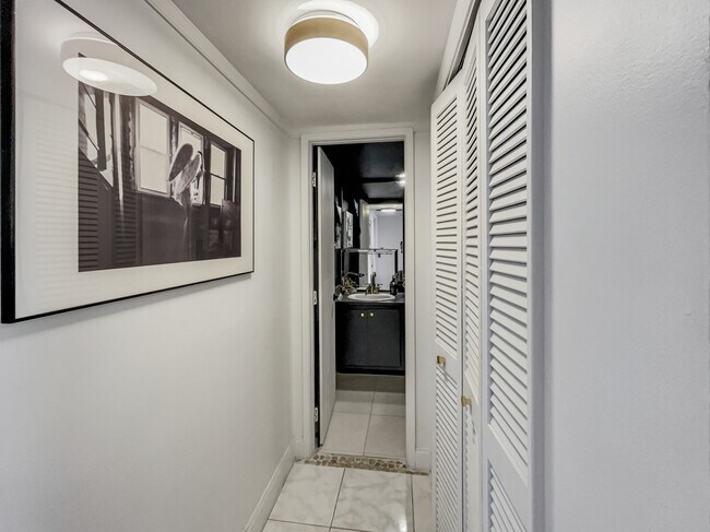 Building Photo - 2661 S Course Dr
