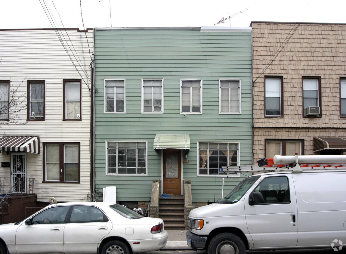Primary Photo - 824 40th St