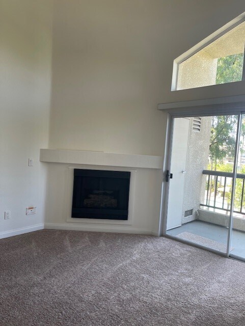 Building Photo - 5545 Canoga Ave