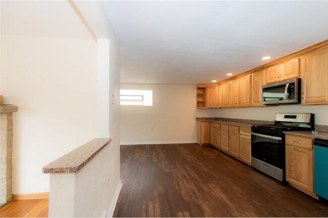 Building Photo - 133 Gerard Dr