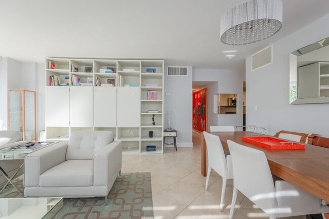 Photo - 800 West Ave (Miami Beach, FL) Apartment