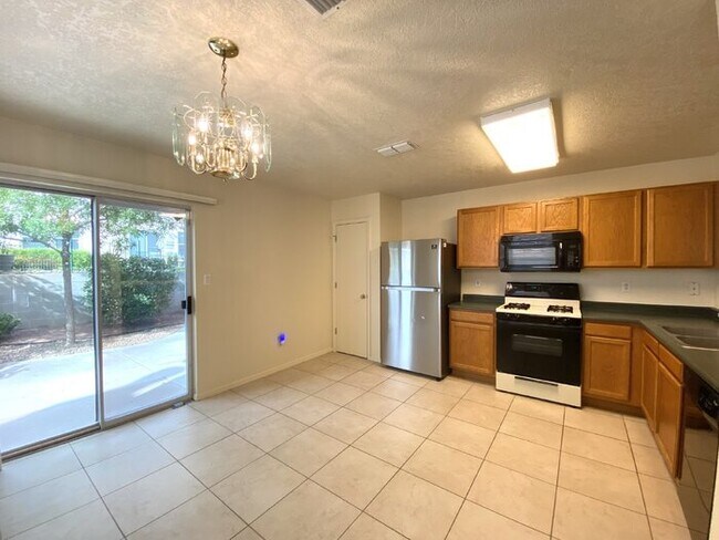 Foto del edificio - 3 Bed Room - No Carpet - Landscaped