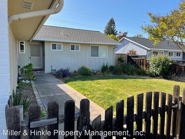 Building Photo - 3 br, 2 bath House - 5677 Begonia Dr