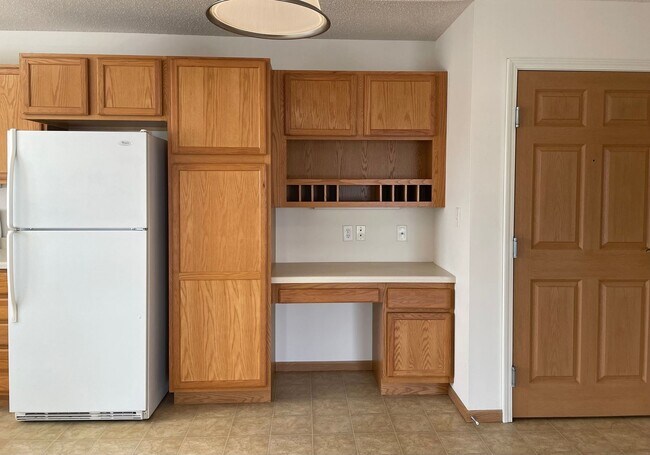 Foto del edificio - 2 Bedroom 2 Bath - South Fargo - April 1st