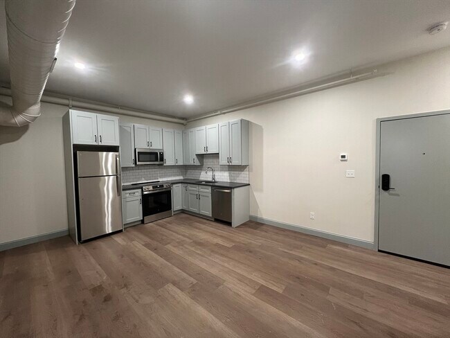 Building Photo - 160 Seabury St