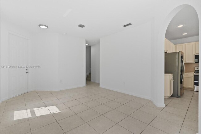 Building Photo - 3395 NE 11th Dr