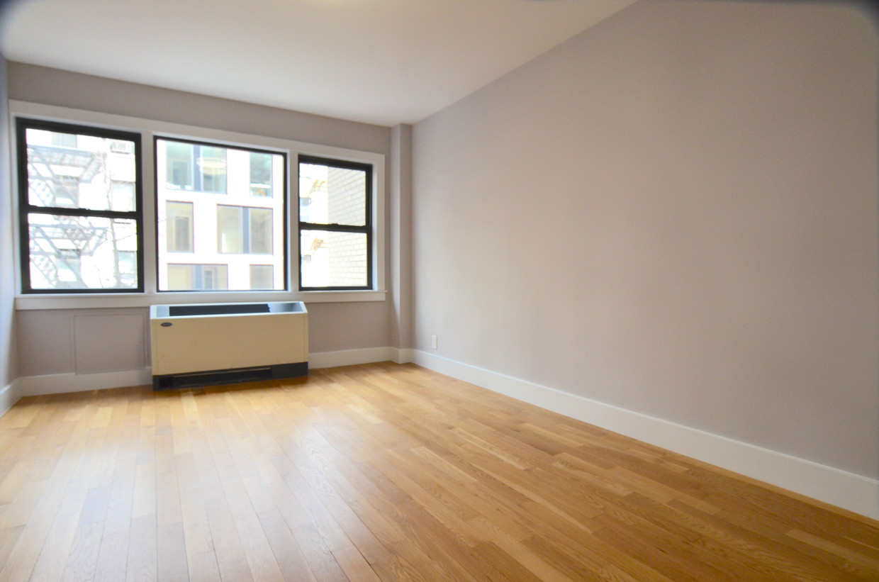 Primary Photo - 320 E 52nd St