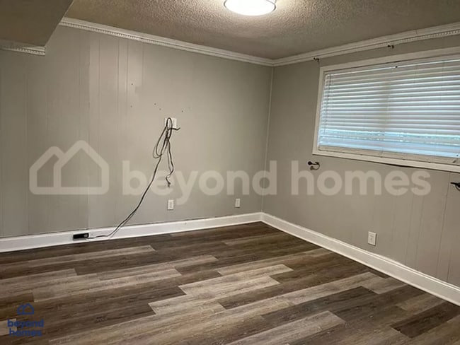 Foto del edificio - Updated 4-Bed Home Minutes from Downtown C...