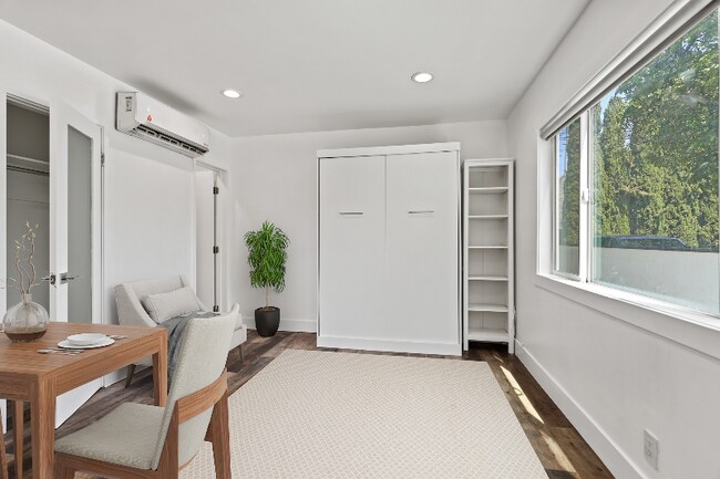 Foto del edificio - 2730 Raymond Ave