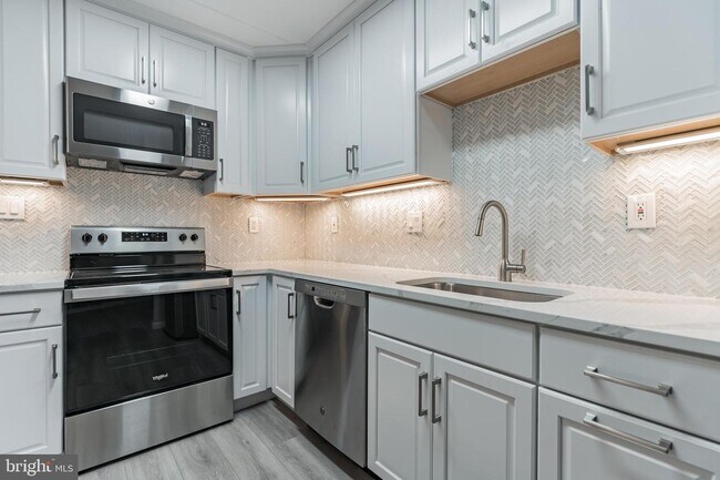 Foto del edificio - 6210 Edsall Rd