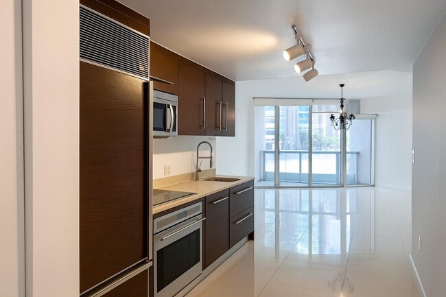 Building Photo - 475 Brickell Ave