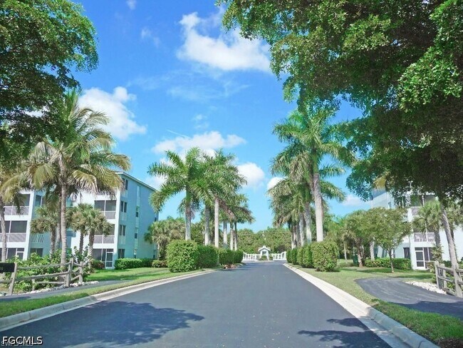 Foto del edificio - 16645 Lake Cir Dr