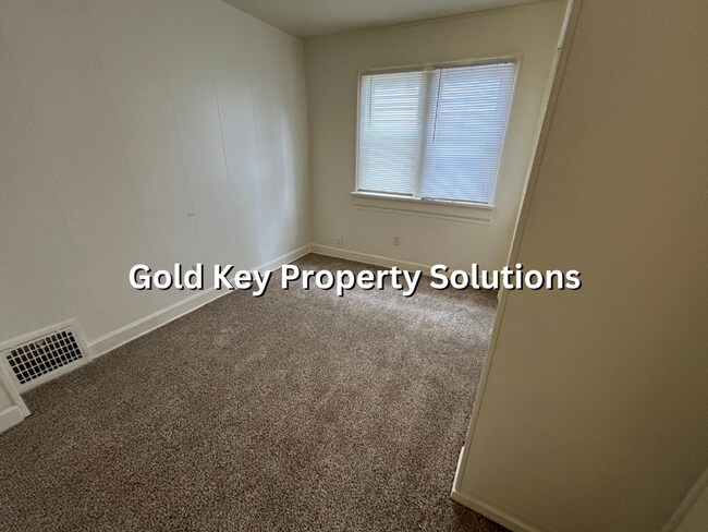 Foto del edificio - 4 BD/2 full BA two story home in Fort Wayn...