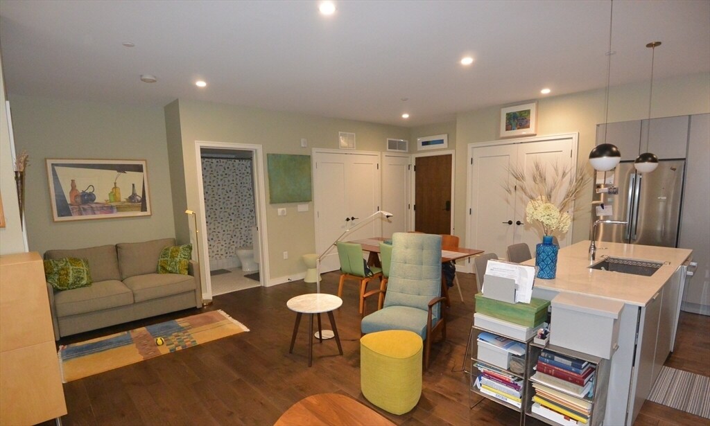 Primary Photo - 45 Burnett St