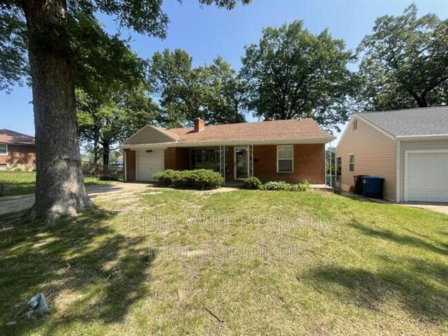 Building Photo - 7117 Forest Hill Dr
