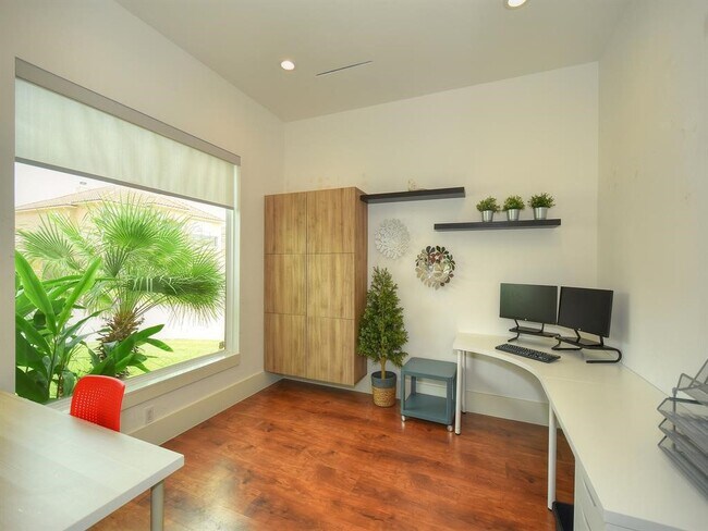 Foto del edificio - 14319 Shadow Garden Ln