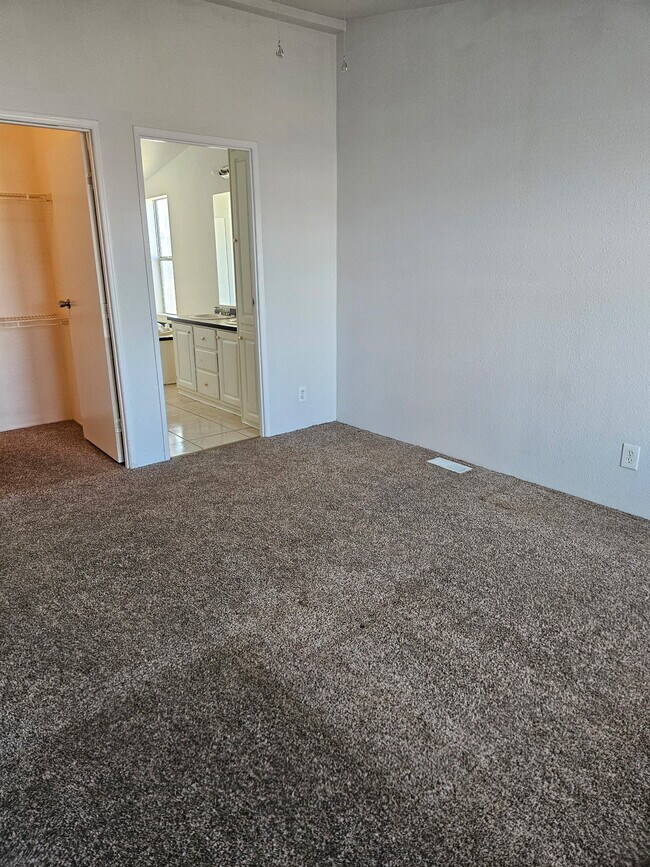 Building Photo - 3839 N 2420 E