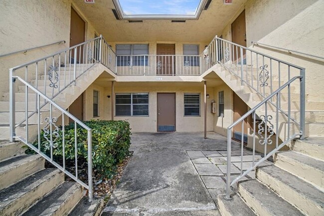 Foto del edificio - 461 Sunshine Dr