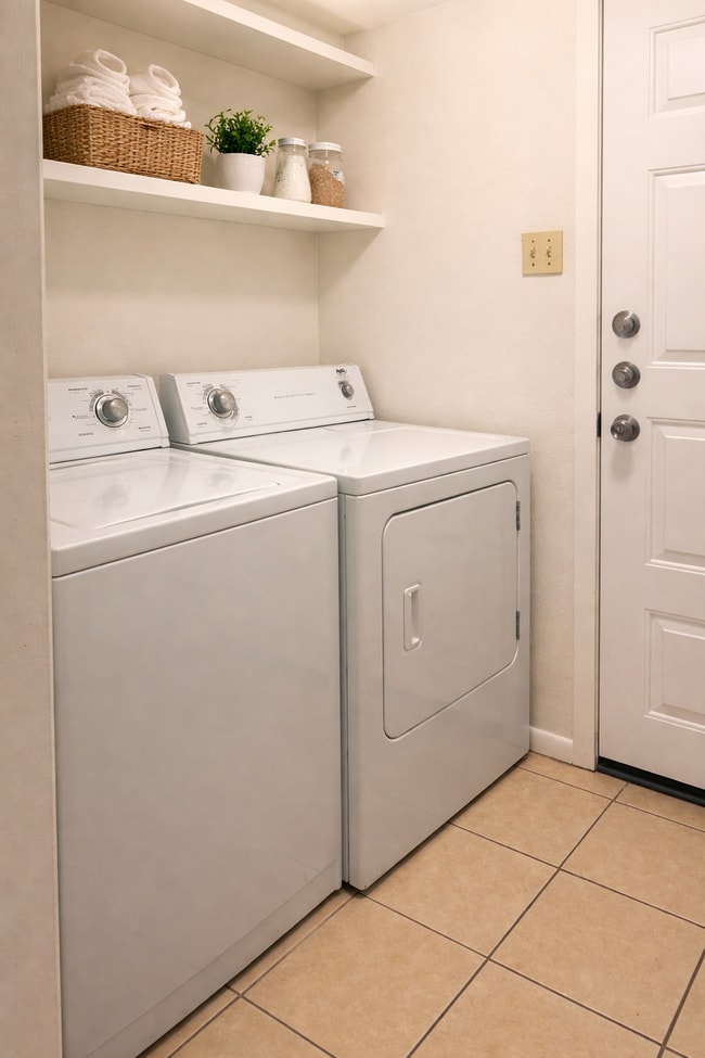 Building Photo - 219 W 4th St