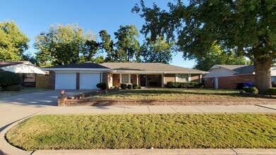 Building Photo - 1207 Greenbriar Ct