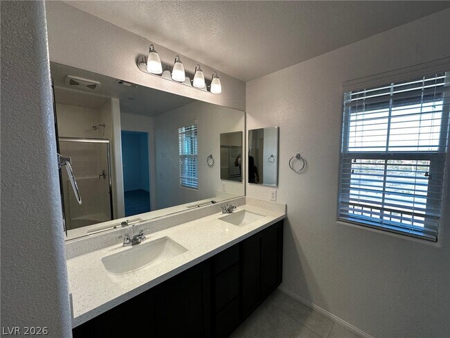 Foto del edificio - 512 Ylang Pl
