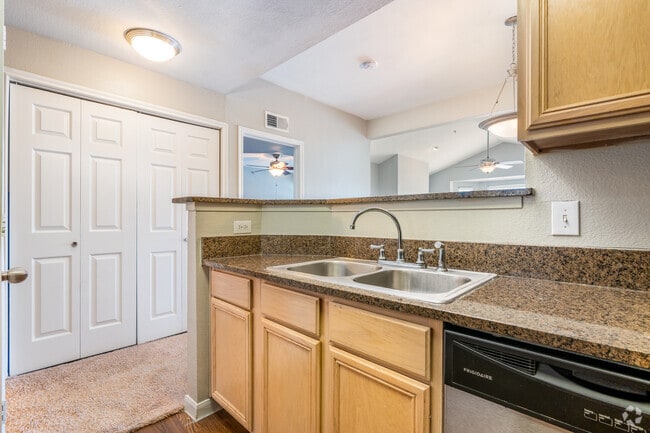 2BR, 2BA - 1134SF - The Reserve on Willow Lake