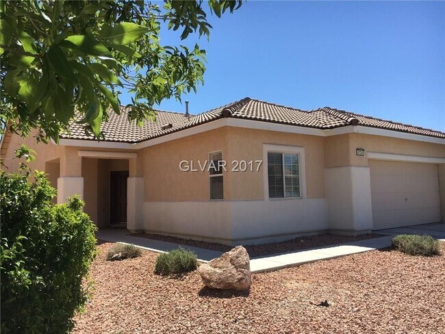 Building Photo - Single Story - 3 Bedroom / 2 Bath