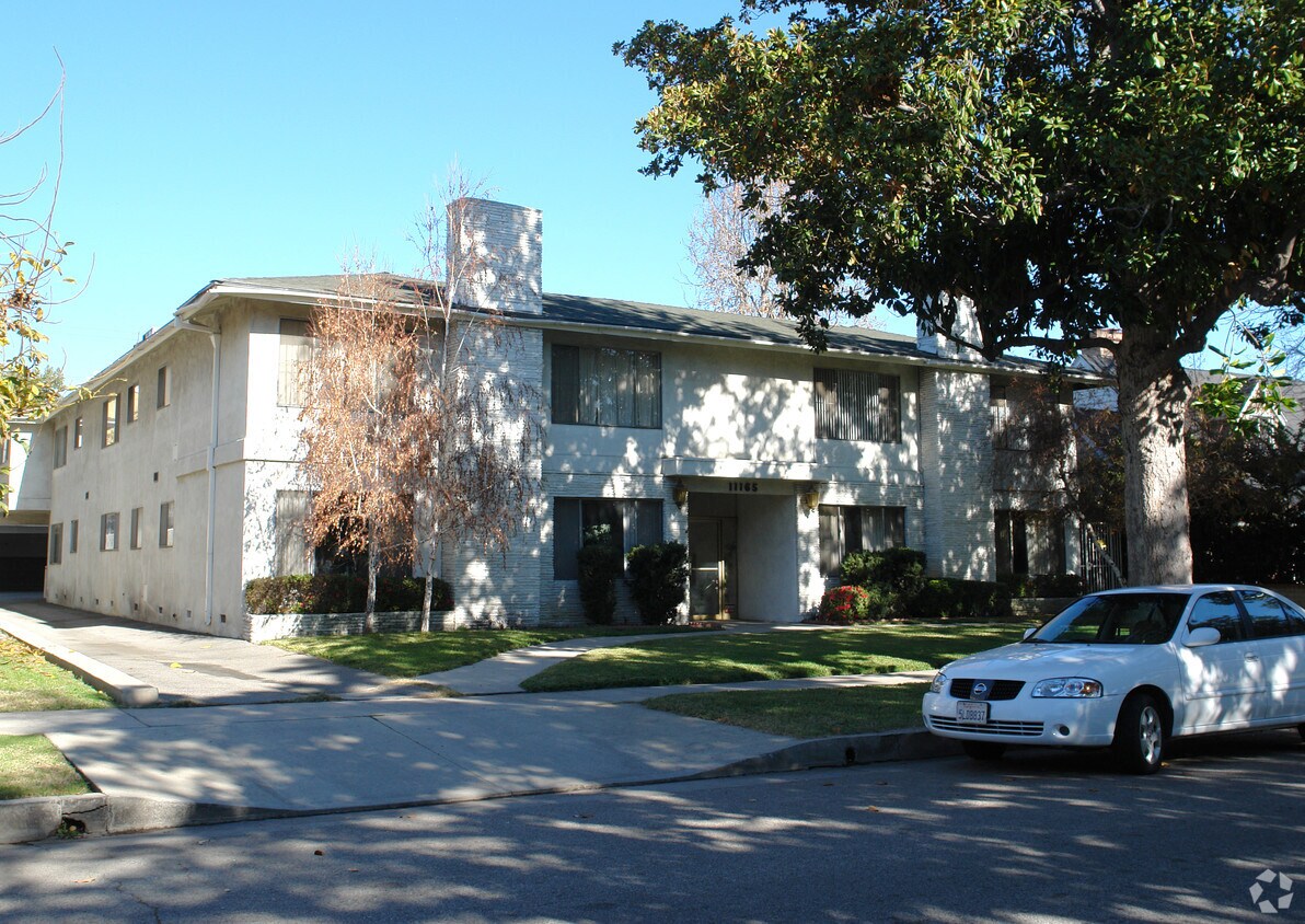 Primary Photo - 11165 Huston St