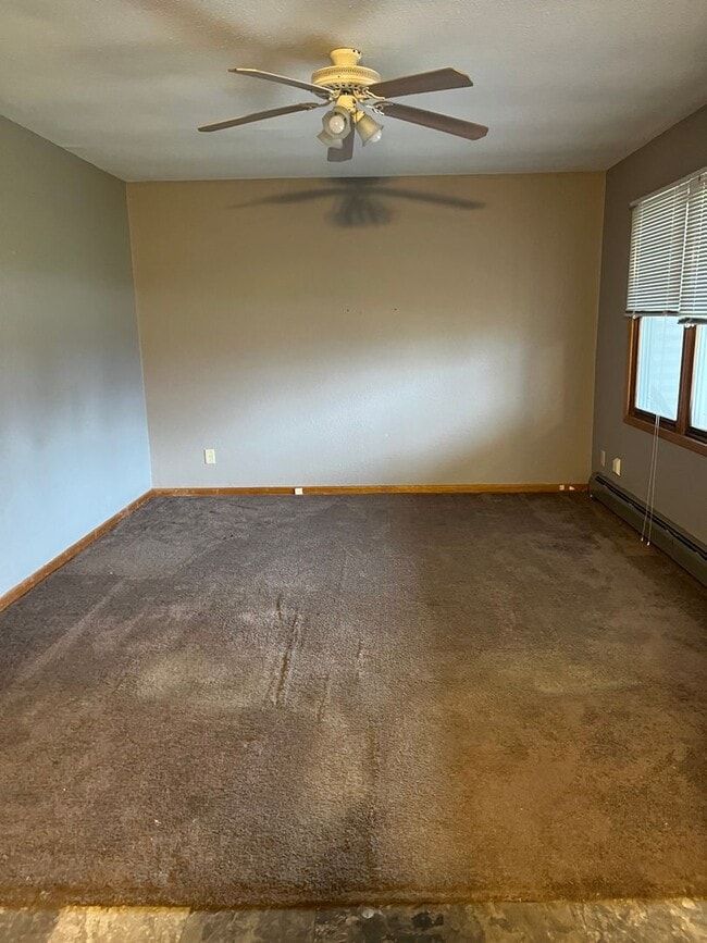 Building Photo - 3 Bedroom Apartment-Pulaski Iowa