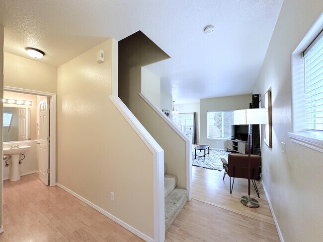 Building Photo - 1499 NE Birkshire Ct