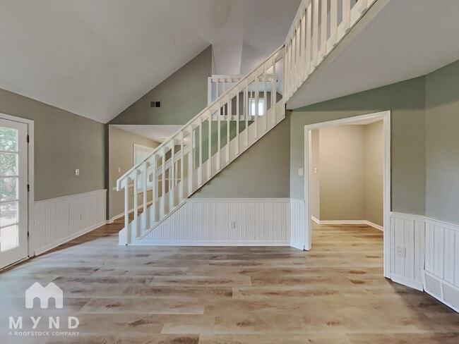 Building Photo - 6718 Lake Point Cir