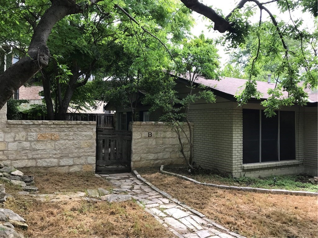 Primary Photo - 705 Brownlee Cir