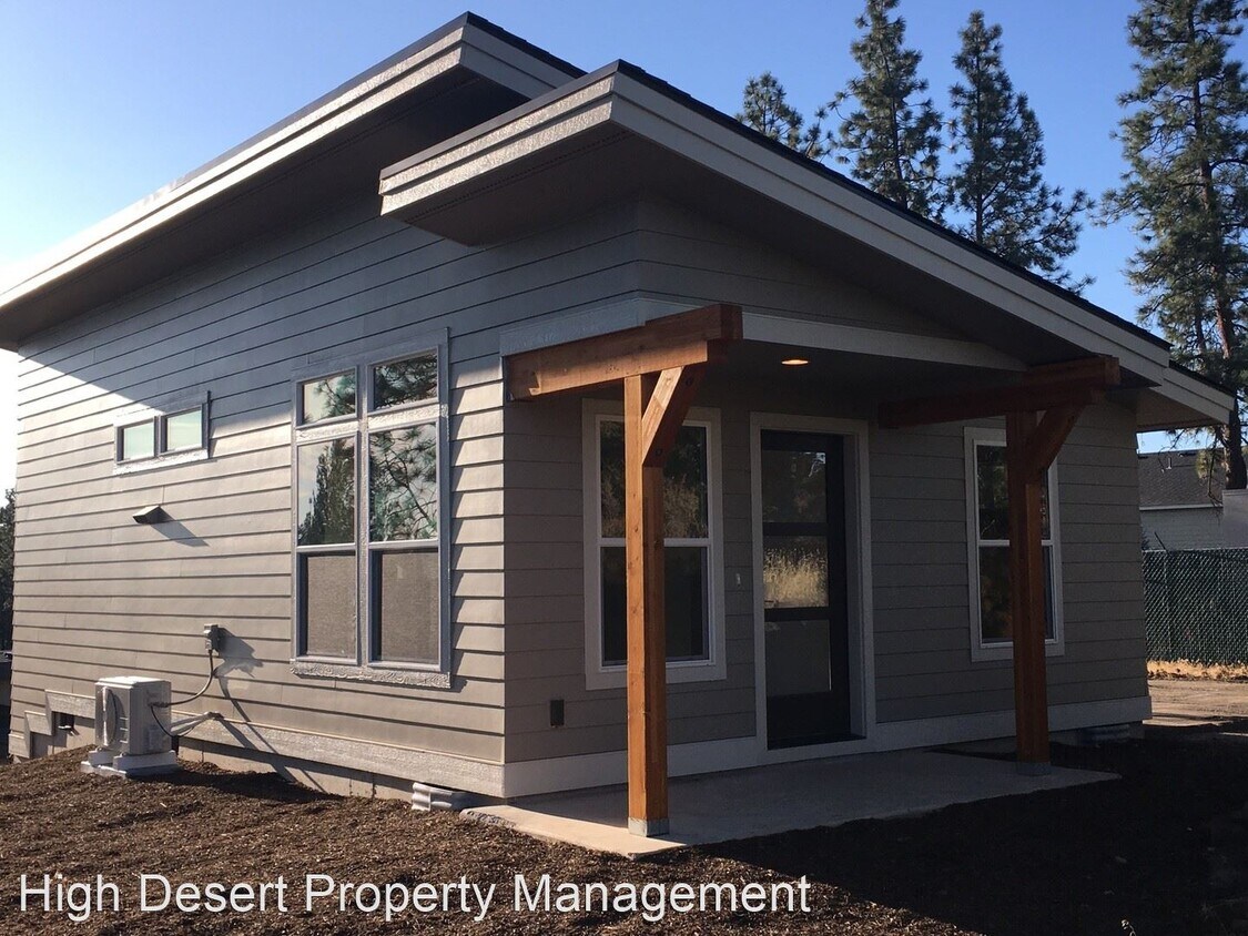 Foto principal - 2 br, 1 bath House - 60991 SE Sweet Pea Dr #2