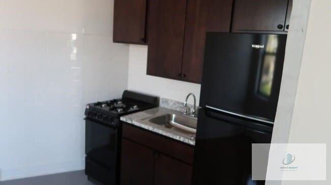 Foto del edificio - 5037 W Montrose Ave