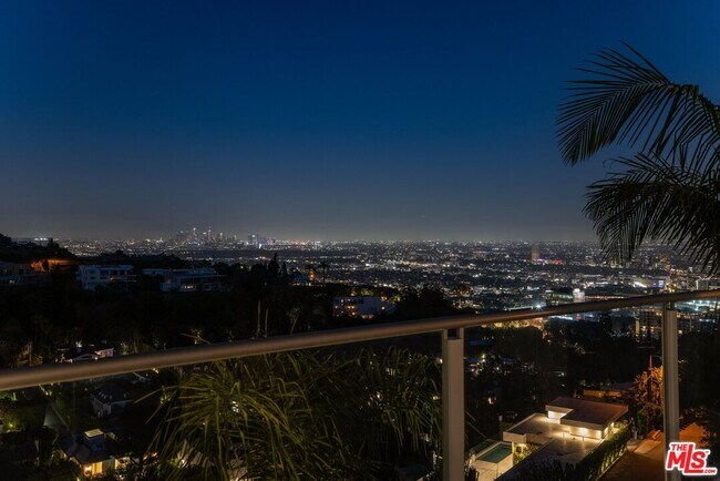 Foto del edificio - 9405 Sierra Mar Pl