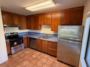 Building Photo - 505 Del Valle Cir