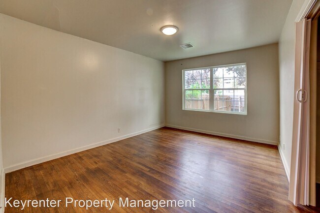 Foto del edificio - 1633 E 10th St