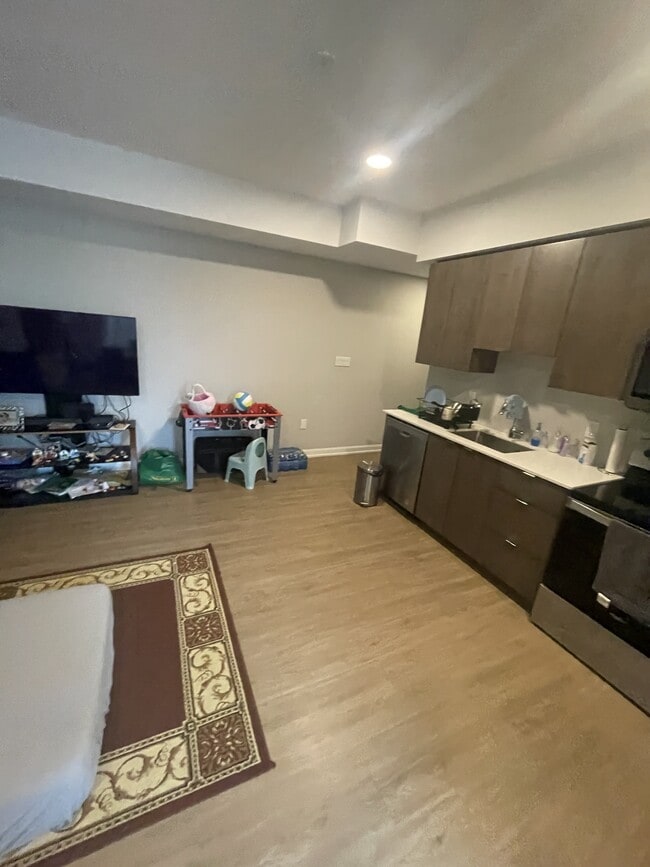 Building Photo - 708 Woolwich St